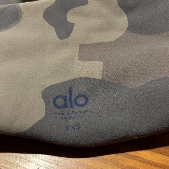 ALO YOGA Vapor Camo-Print High-Waist Performance Leggings ⭐️Size XXS⭐️ - Picture 4 of 4